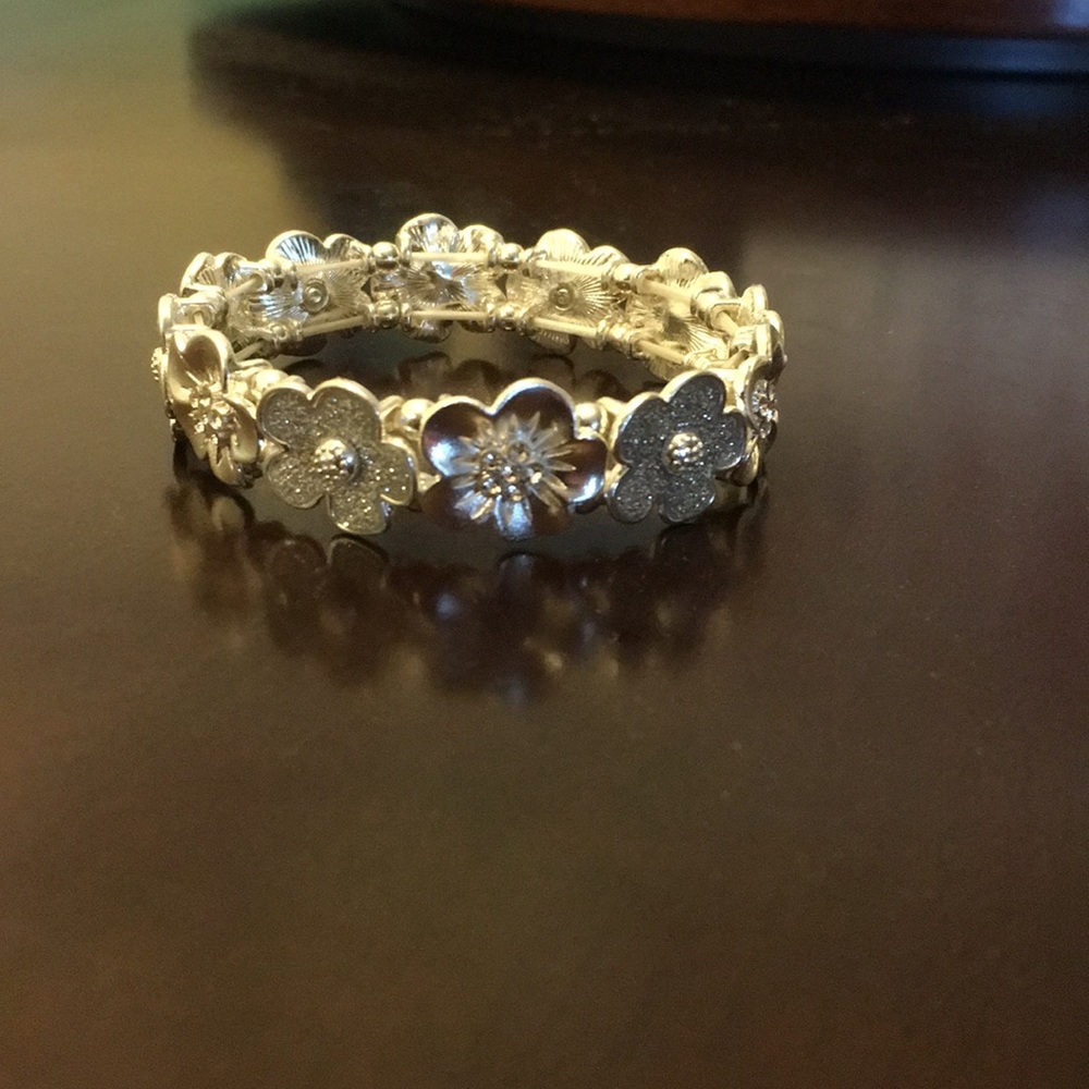 Bracelet stretchy silver tone clear rhinestone